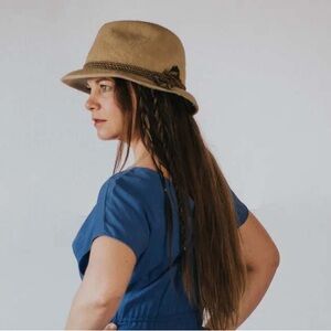 Vintage Stetson Gun Club brown wool hat with feather, size 7.5